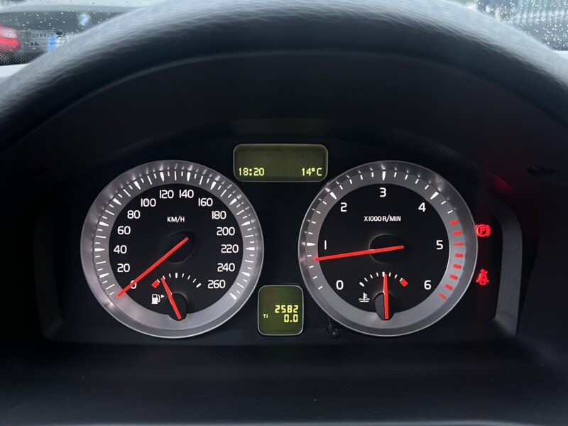 VOLVO C70 II PHASE 2 D3 MOMENTUM 2.0 150 Cv 1ERE MAIN 2.582 Kms REELS / ORIGINE FRANCE - Garantie1an