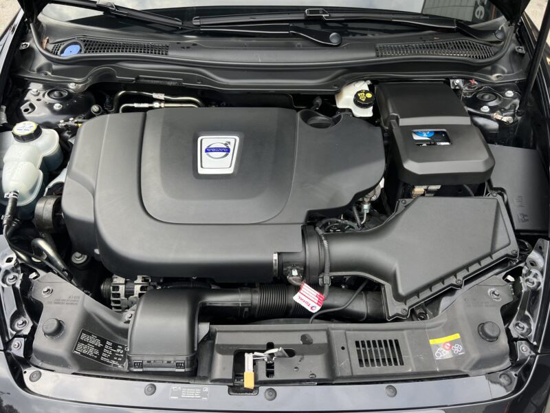 VOLVO C70 II PHASE 2 D3 MOMENTUM 2.0 150 Cv 1ERE MAIN 2.582 Kms REELS / ORIGINE FRANCE - Garantie1an