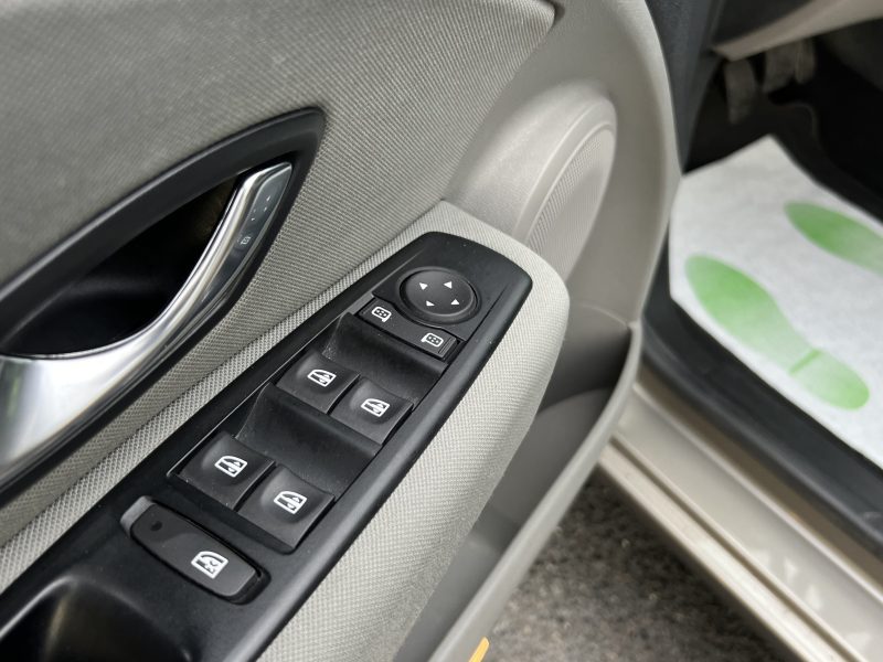 RENAULT MEGANE  III 1.6 BIO ETHANOL 110 Cv 1ERE MAIN / 19 200 Kms REELS ORIGINE FRANCE - GARANTIE 1 