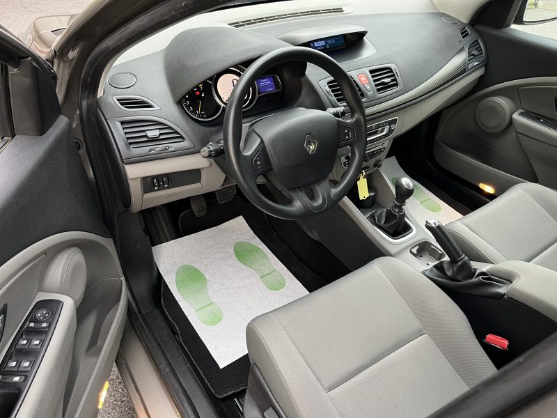 RENAULT MEGANE  III 1.6 BIO ETHANOL 110 Cv 1ERE MAIN / 19 200 Kms REELS ORIGINE FRANCE - GARANTIE 1 