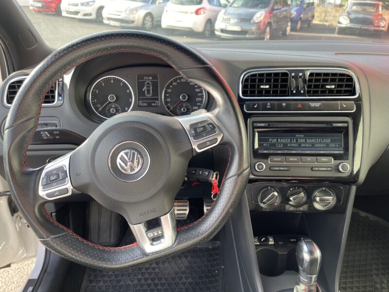 VOLKSWAGEN POLO 2012