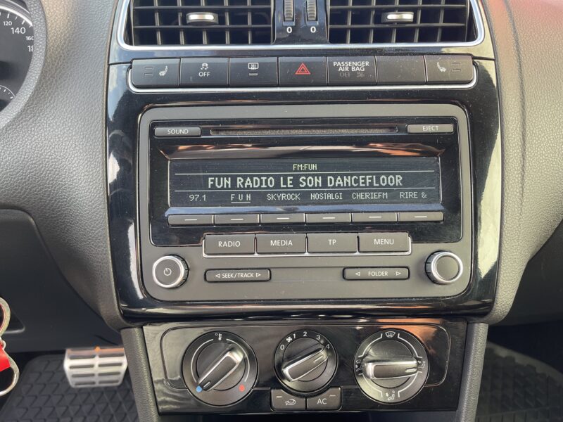 VOLKSWAGEN POLO 2012