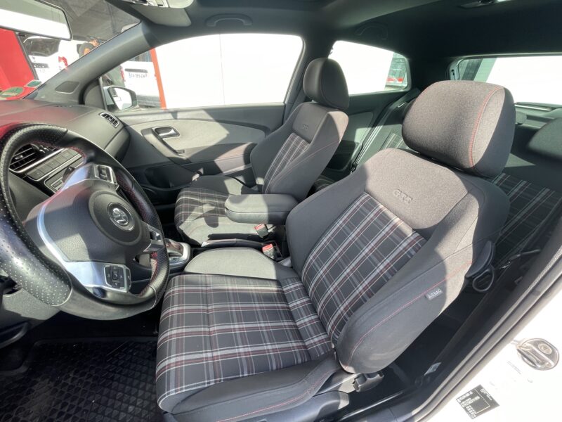 VOLKSWAGEN POLO 2012