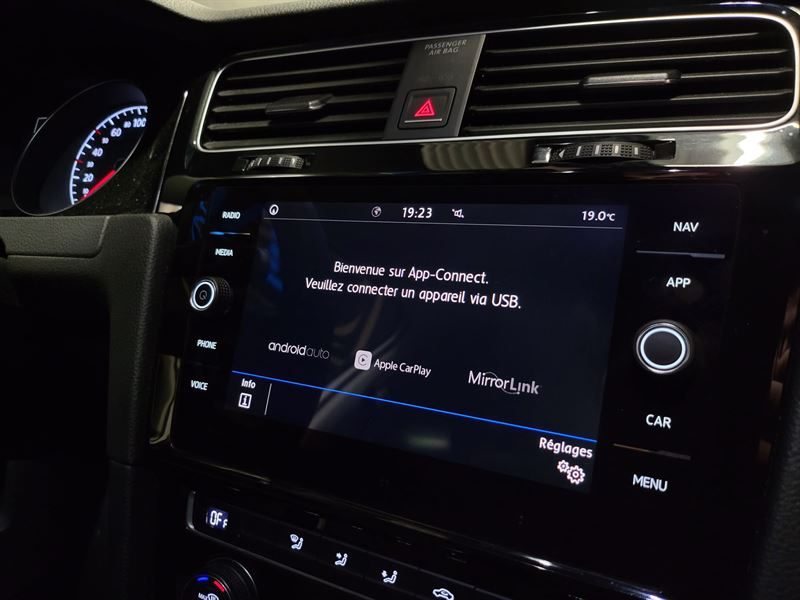 VOLKSWAGEN GOLF VII CARAT 2.0 150 CV DSG7 / CAMERA DE RECUL / CARPLAY / LINE ASSIST