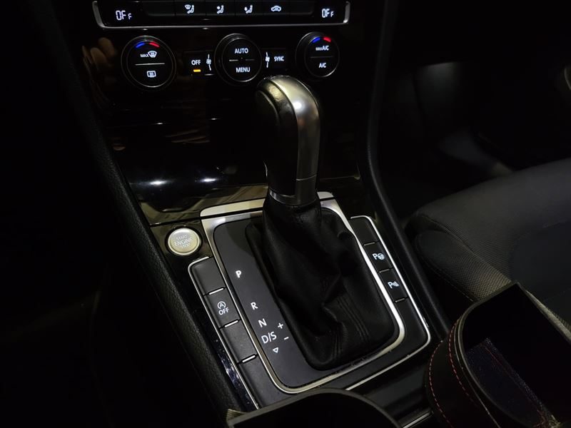 VOLKSWAGEN GOLF VII CARAT 2.0 150 CV DSG7 / CAMERA DE RECUL / CARPLAY / LINE ASSIST