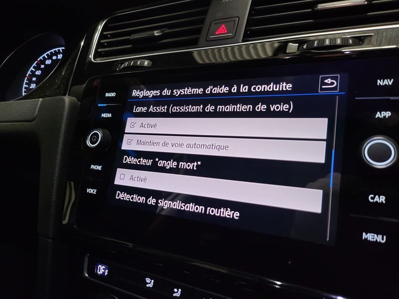 VOLKSWAGEN GOLF VII CARAT 2.0 150 CV DSG7 / CAMERA DE RECUL / CARPLAY / LINE ASSIST
