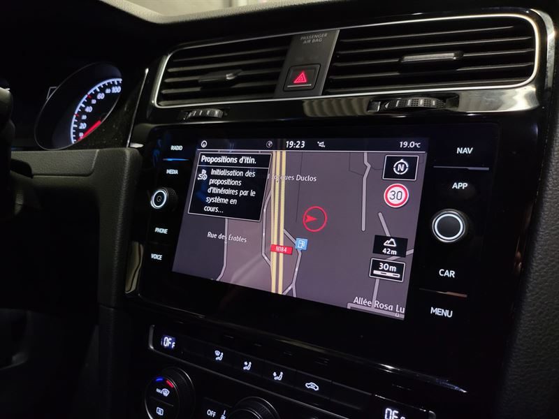 VOLKSWAGEN GOLF VII CARAT 2.0 150 CV DSG7 / CAMERA DE RECUL / CARPLAY / LINE ASSIST