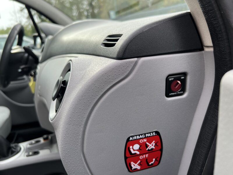 CITROEN C3 EXCLUSIVE 1.4 75 Cv 1ERE MAIN / CLIMATISATION KIT BLUETOOTH 5 PORTES - GARANTIE 1 AN