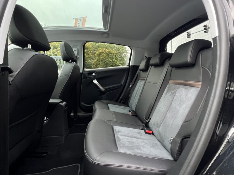 PEUGEOT 208 PHASE 2 FELINE 1.6 110 Cv BOITE AUTO GPS CARPLAY TOIT PANO / 28 080 Kms - Garantie1an