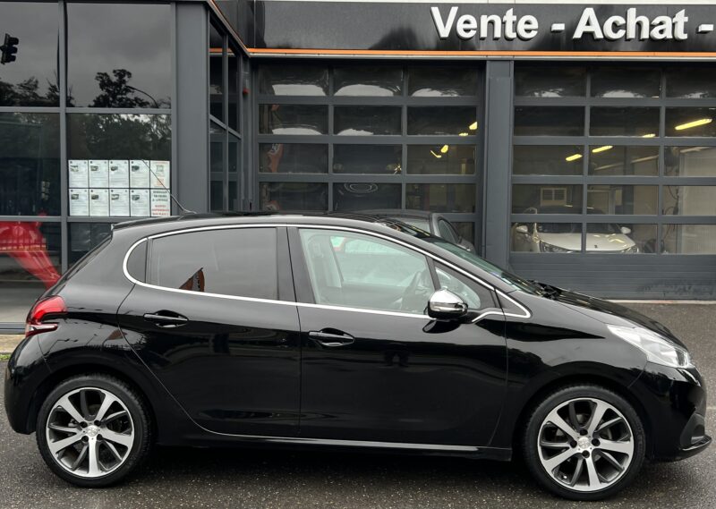 PEUGEOT 208 PHASE 2 FELINE 1.6 110 Cv BOITE AUTO GPS CARPLAY TOIT PANO / 28 080 Kms - Garantie1an