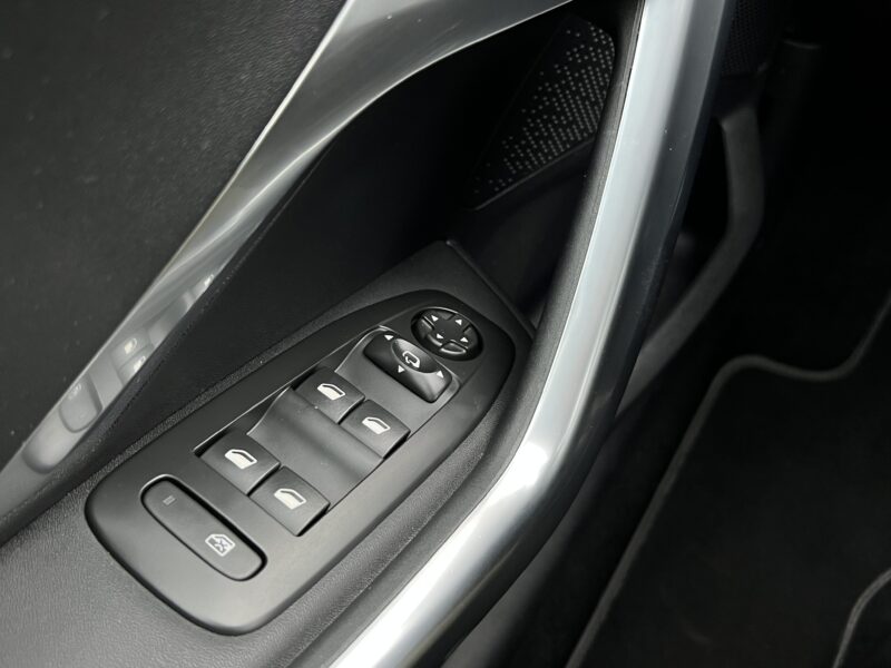 PEUGEOT 208 PHASE 2 FELINE 1.6 110 Cv BOITE AUTO GPS CARPLAY TOIT PANO / 28 080 Kms - Garantie1an