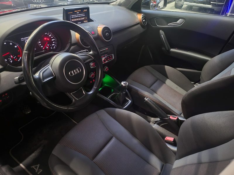 AUDI A1 SPORTBACK ULTRA AMBIENTE 95 CV 1.0 TFSI / REGULATEUR / RADAR DE RECUL / BLUETOOTH