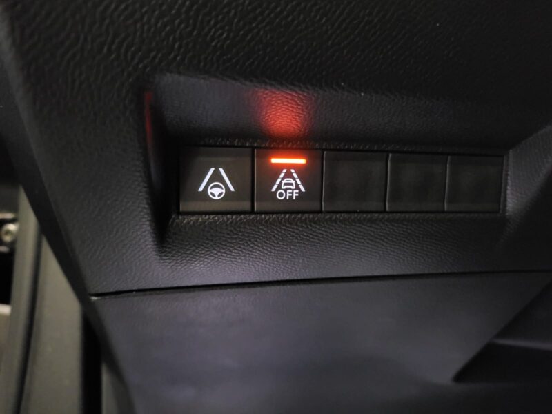 PEUGEOT 2008 II 1.2 THP 155cv GT Pack EAT // TOIT OUVRANT/SIEGES CHAUFFANT/APPLE CARPLAY