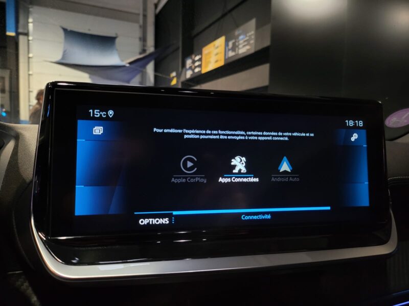 PEUGEOT 2008 II 1.2 THP 155cv GT Pack EAT // TOIT OUVRANT/SIEGES CHAUFFANT/APPLE CARPLAY