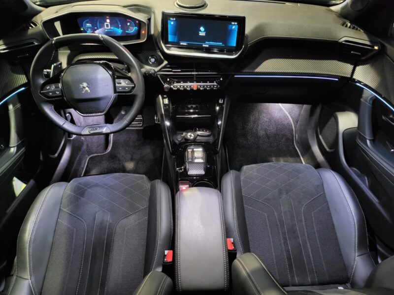 PEUGEOT 2008 II 1.2 THP 155cv GT Pack EAT // TOIT OUVRANT/SIEGES CHAUFFANT/APPLE CARPLAY