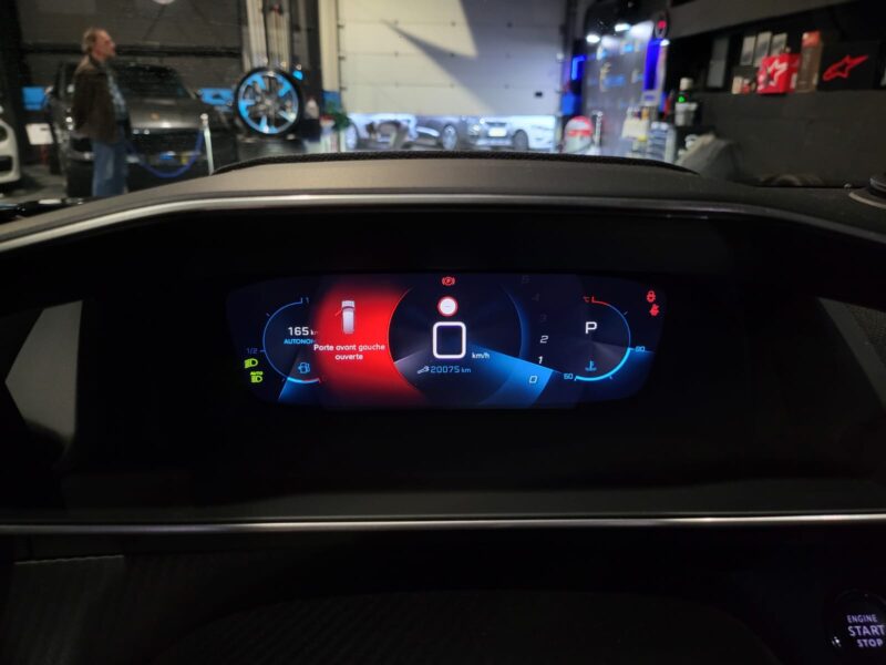 PEUGEOT 2008 II 1.2 THP 155cv GT Pack EAT // TOIT OUVRANT/SIEGES CHAUFFANT/APPLE CARPLAY