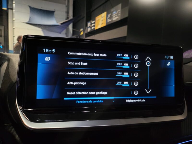 PEUGEOT 2008 II 1.2 THP 155cv GT Pack EAT // TOIT OUVRANT/SIEGES CHAUFFANT/APPLE CARPLAY