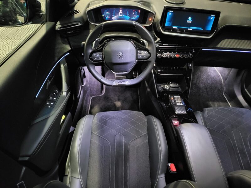 PEUGEOT 2008 II 1.2 THP 155cv GT Pack EAT // TOIT OUVRANT/SIEGES CHAUFFANT/APPLE CARPLAY