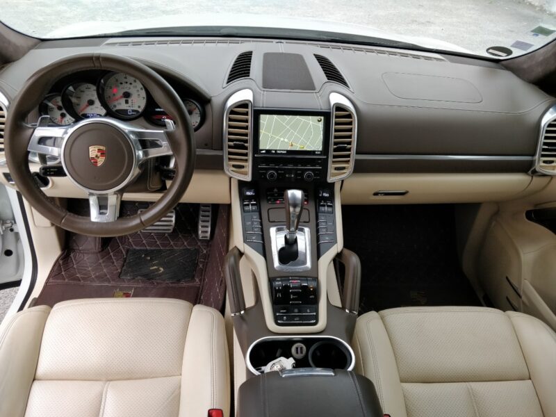 PORSCHE CAYENNE 2012