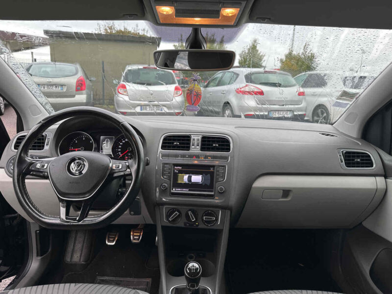 VOLKSWAGEN POLO 2015