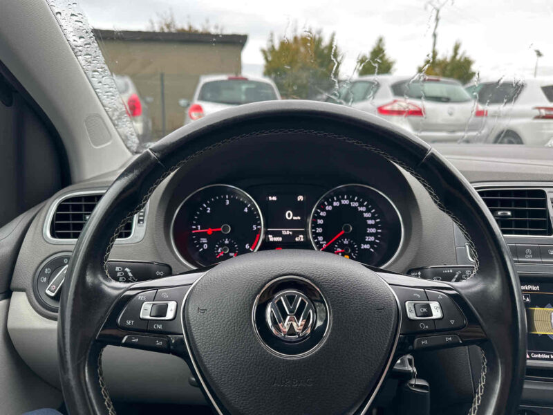 VOLKSWAGEN POLO 2015