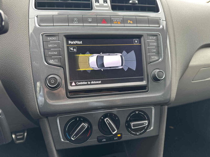 VOLKSWAGEN POLO 2015