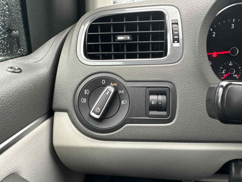 VOLKSWAGEN POLO 2015