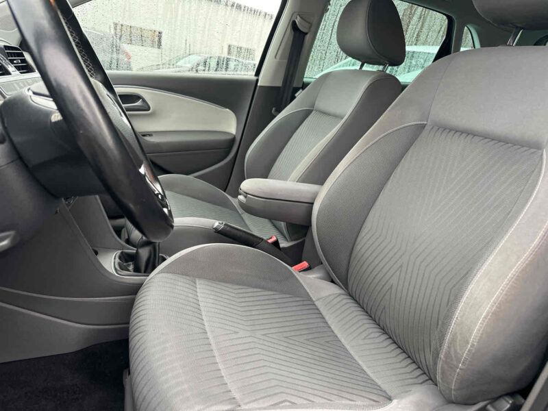 VOLKSWAGEN POLO 2015