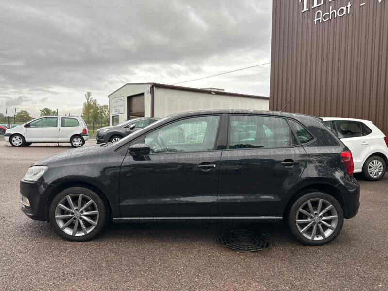 VOLKSWAGEN POLO 2015