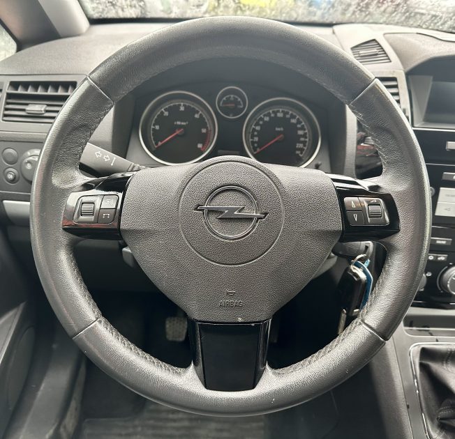 OPEL ZAFIRA / ZAFIRA FAMILY B 2011