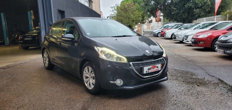 Peugeot 208 1.6 HDi 92 cv, *Idéale jeune conducteur* 
