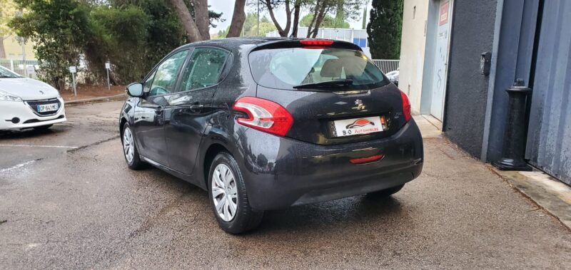 Peugeot 208 1.6 HDi 92 cv, *Idéale jeune conducteur* 