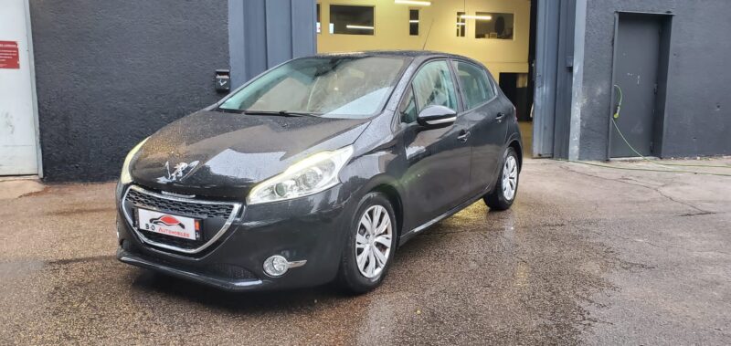 Peugeot 208 1.6 HDi 92 cv, *Idéale jeune conducteur* 