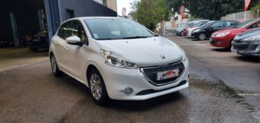 Peugeot 208 1.4 HDi 70 cv, blanche, *Peu kilométrés*, *Idéale jeune conducteur* 