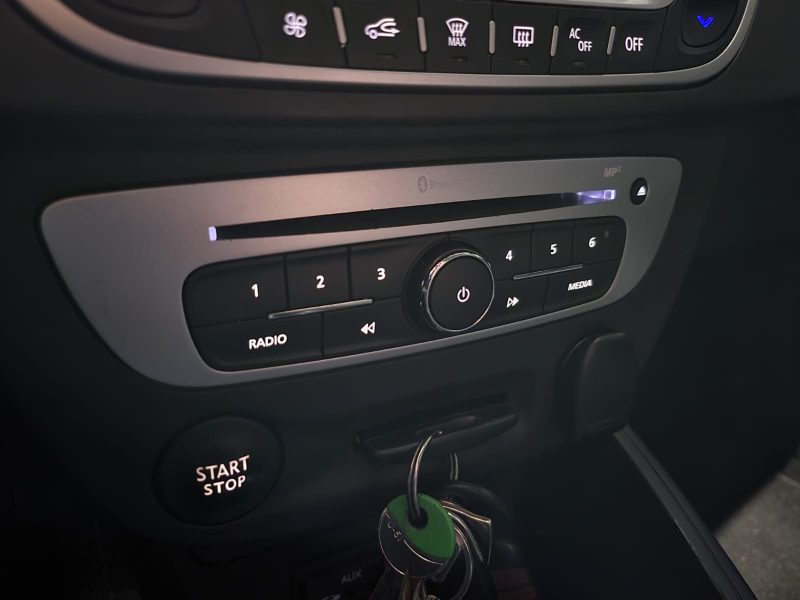 RENAULT MEGANE 1.5 dCi 110cv / FINITION BUSINESS / RADAR DE RECULE / ENTRETIEN A JOUR / DISTRIB OK