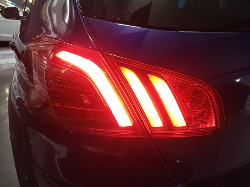 PEUGEOT 308 II 1.2 PureTech 130cv GT-line / CAMERA / BVA EAT8 / DISTRIB OK / CARPLAY