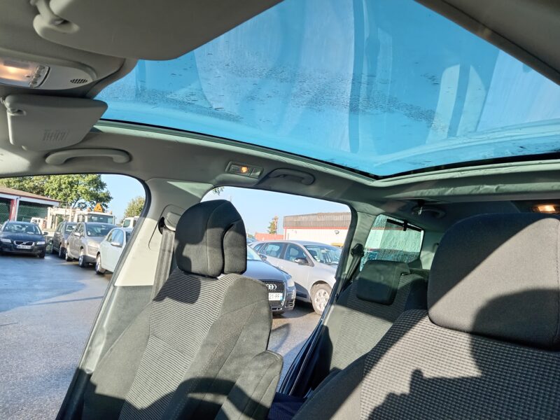 PEUGEOT 5008 2010
