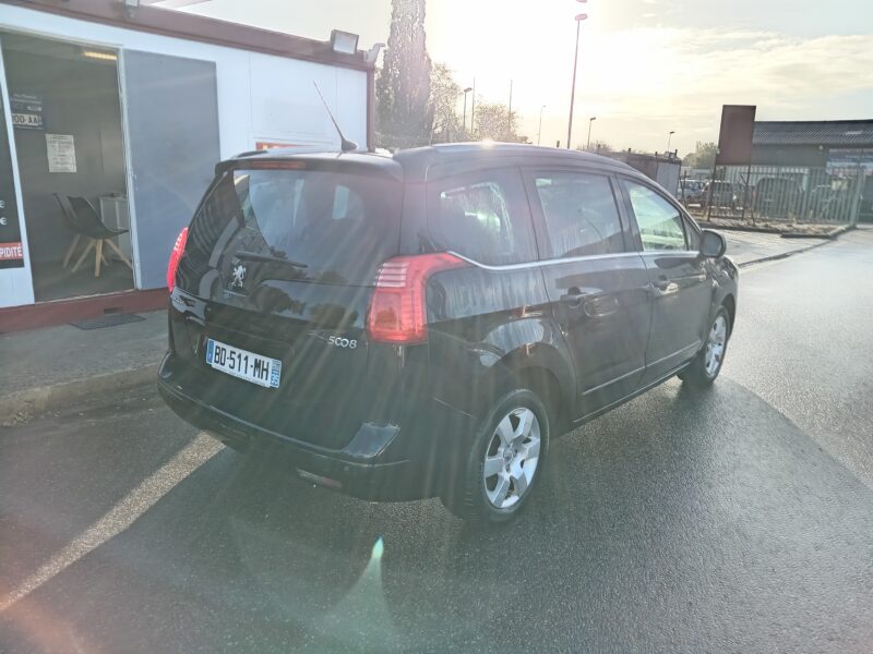 PEUGEOT 5008 2010