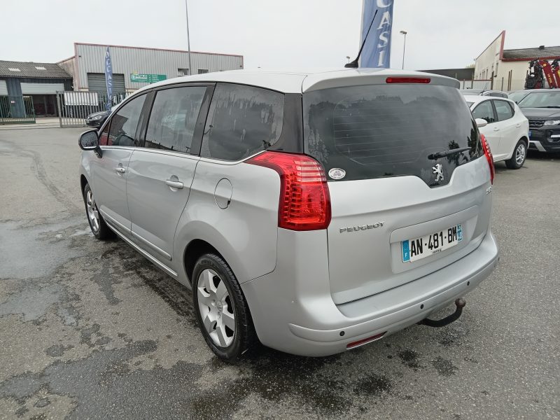 PEUGEOT 5008 2010