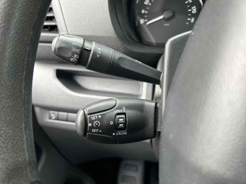 PEUGEOT EXPERT Camionnette 2018