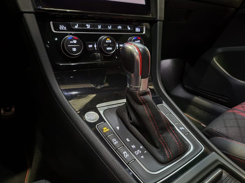 VOLKSWAGEN GOLF VII GTI TCR 290cv AKRAPOVIC / TOIT OUVRANT / GRAND GPS PRO / PACK LUMIERE D\'AMBI