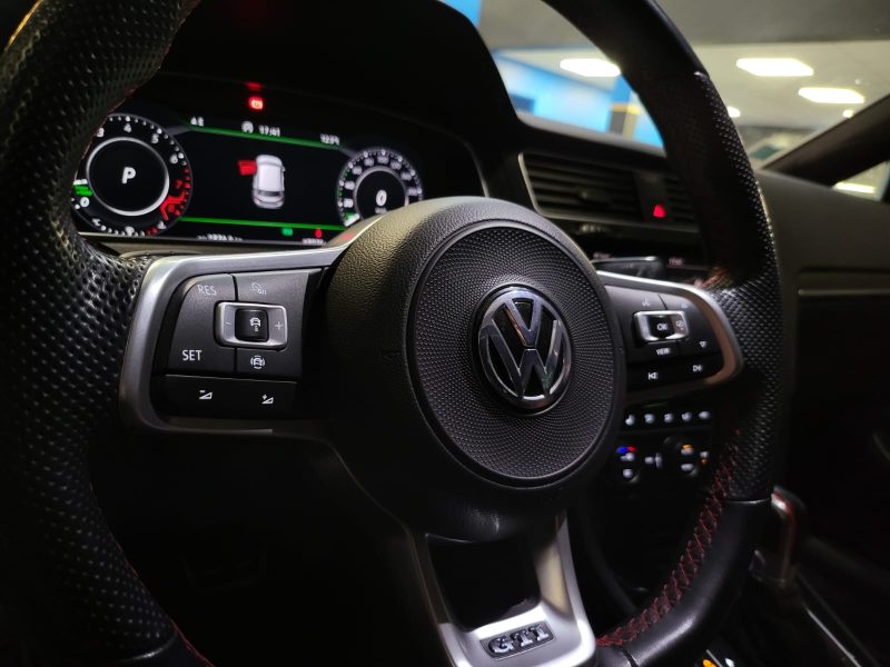 VOLKSWAGEN GOLF VII GTI TCR 290cv AKRAPOVIC / TOIT OUVRANT / GRAND GPS PRO / PACK LUMIERE D\'AMBI