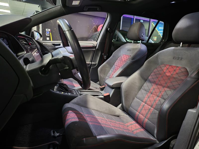 VOLKSWAGEN GOLF VII GTI TCR 290cv AKRAPOVIC / TOIT OUVRANT / GRAND GPS PRO / PACK LUMIERE D\'AMBI