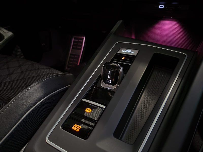 VOLKSWAGEN GOLF VIII 8 R-LINE 1.5 eTSI 150 cv / TOIT OUVRANT/ CARPLAY