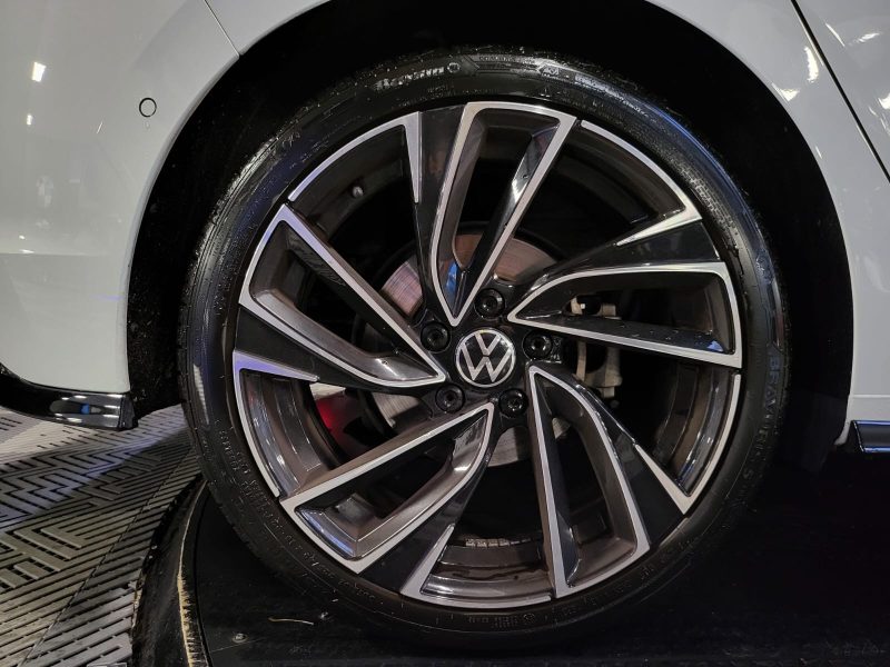 VOLKSWAGEN GOLF VIII 8 R-LINE 1.5 eTSI 150 cv / TOIT OUVRANT/ CARPLAY