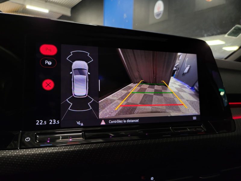 VOLKSWAGEN GOLF VIII 8 R-LINE 1.5 eTSI 150 cv / TOIT OUVRANT/ CARPLAY