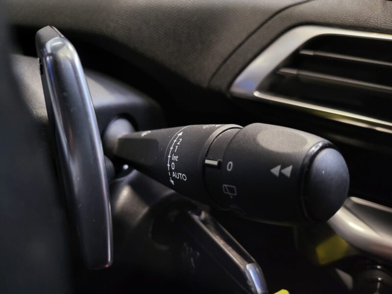 PEUGEOT 3008 1.2 PureTech 130cv ACTIVE BUSINESS S&S EAT6 CARPLAY / RADARS AV AR / DISTRIBUTION FAITE