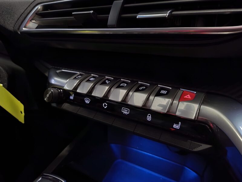 PEUGEOT 3008 1.2 PureTech 130cv ACTIVE BUSINESS S&S EAT6 CARPLAY / RADARS AV AR / DISTRIBUTION FAITE