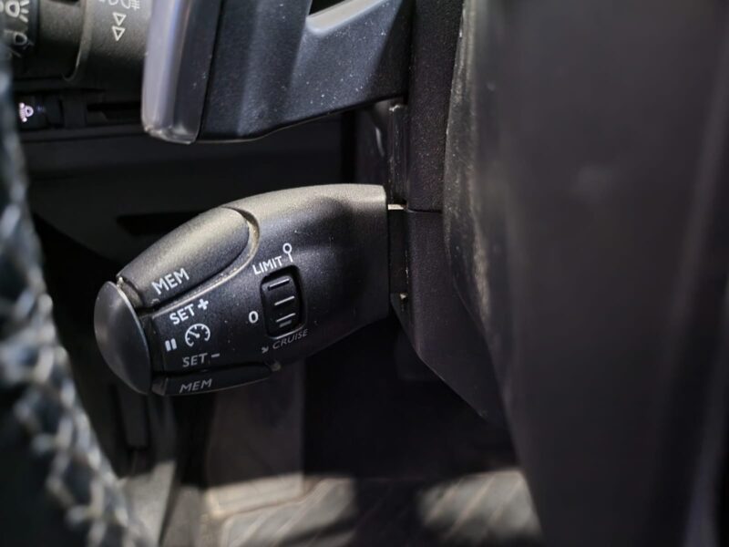 PEUGEOT 3008 1.2 PureTech 130cv ACTIVE BUSINESS S&S EAT6 CARPLAY / RADARS AV AR / DISTRIBUTION FAITE