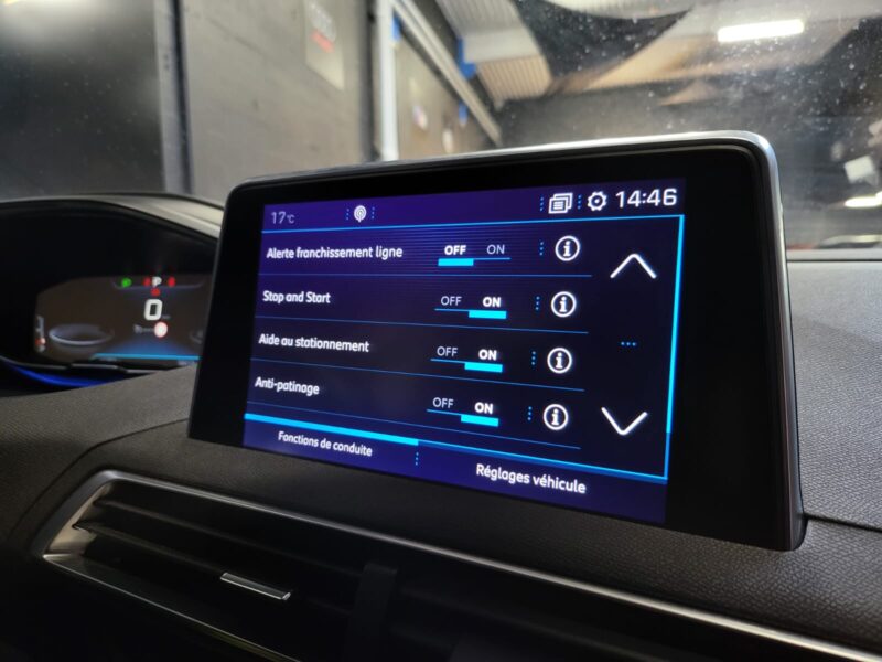 PEUGEOT 3008 1.2 PureTech 130cv ACTIVE BUSINESS S&S EAT6 CARPLAY / RADARS AV AR / DISTRIBUTION FAITE